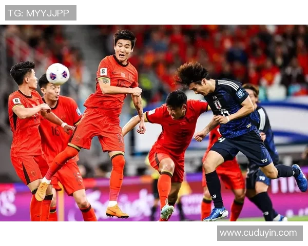 2018卡塔尔与中国足球对决海报设计展现激情与梦想的碰撞