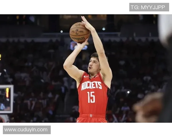 火箭队在激战中以132比127险胜勇士队展现强大团队合作与进攻火力