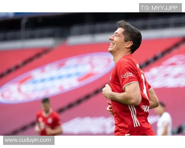 莱万回归安联球场遭拜仁球迷嘘声四起质疑其忘恩负义行为